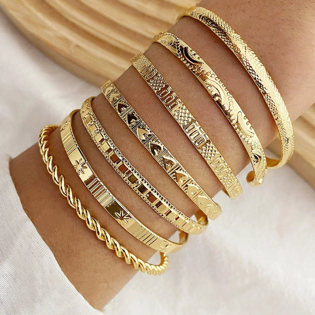 Pulseras punk doradas para mujer, streetwear, con estampado de corazón gótico, diseño de metal, brazalete abierto, joyería de moda, regalos, 7 piezas/conjunto