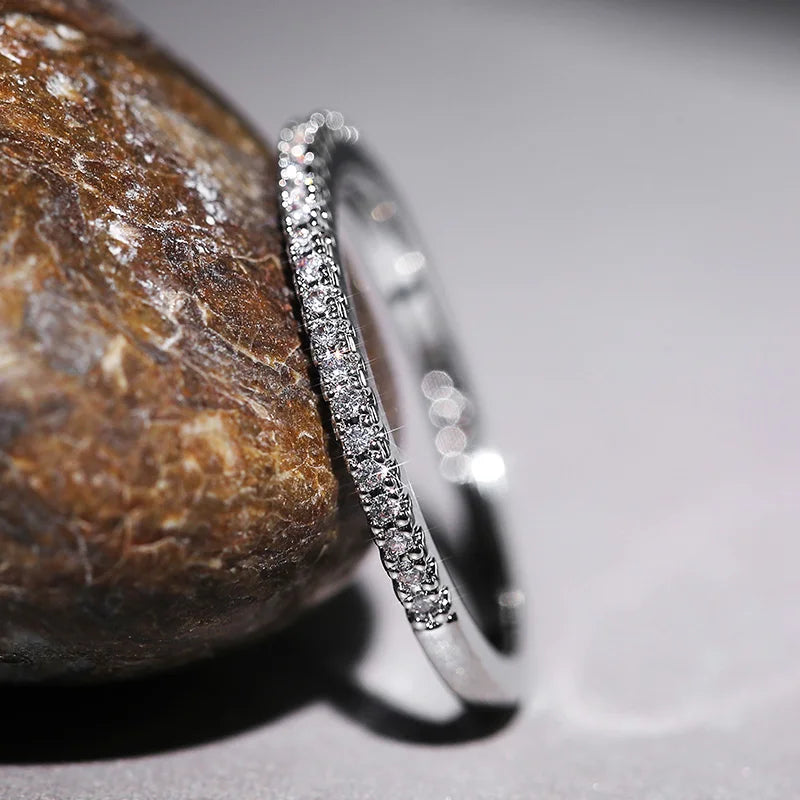 Bague fine minimaliste pour femme — mariage, zircone cubique brillante, polyvalente