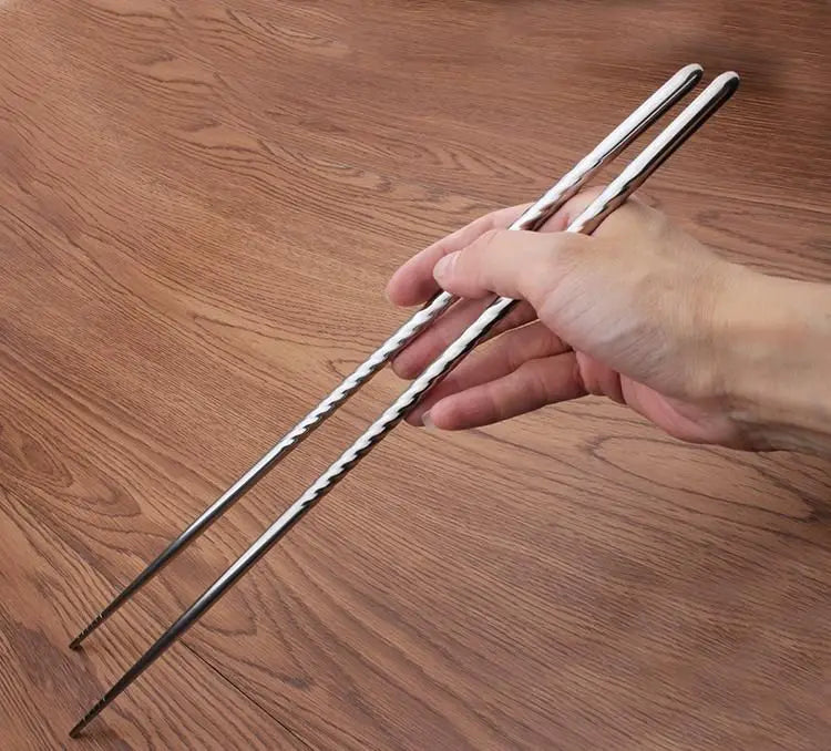 Une paire de baguettes de cuisine baguettes en acier inoxydable baguettes à frire Extra longues lavables au lave-vaisselle 38,8 Cm