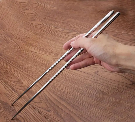 Un par de palillos de cocina de acero inoxidable extralargos lavables en lavavajillas de 38,8 cm