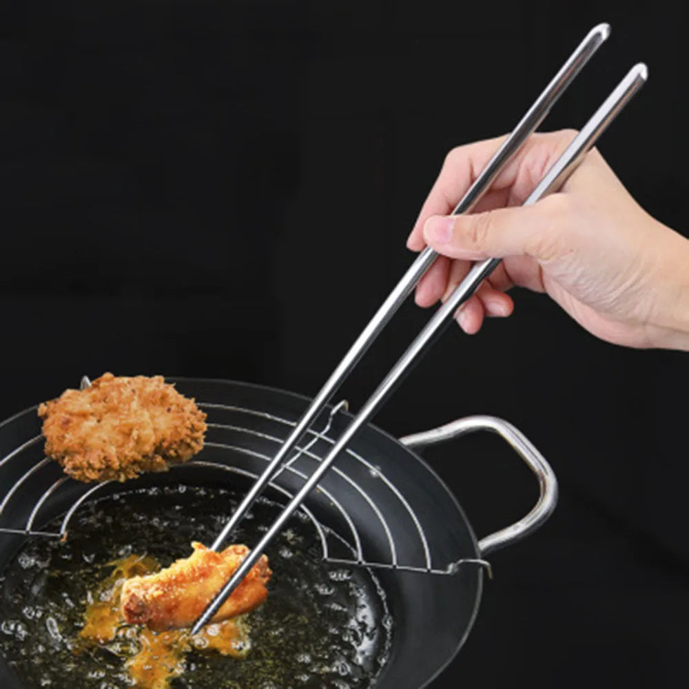 Une paire de baguettes de cuisine baguettes en acier inoxydable baguettes à frire Extra longues lavables au lave-vaisselle 38,8 Cm