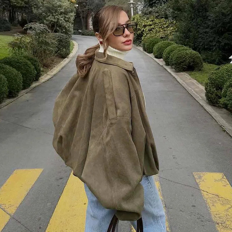 Veste bomber femme en daim — revers, fermeture éclair, manches longues, recadrée, 2025