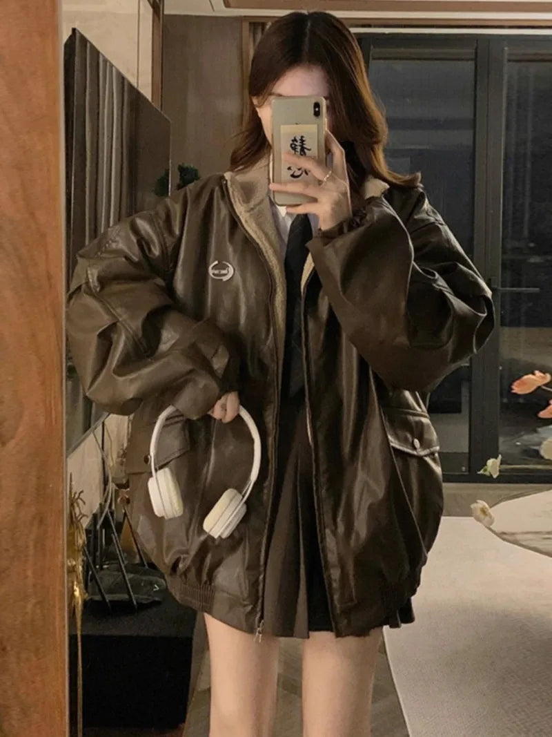 Chaqueta de cuero de PU estilo Maillard con abrigo de lana de cordero por ambos lados para mujer Y2K, nueva chaqueta acolchada de algodón de terciopelo tipo locomotora de invierno