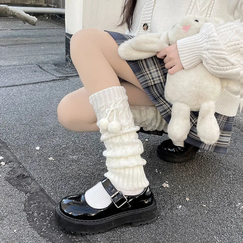 Calcetines cálidos de invierno Lolita, calcetines de punto para piernas cálidas, cubrepies de punto de bola de lana, calentadores de piernas con bolas para mujer