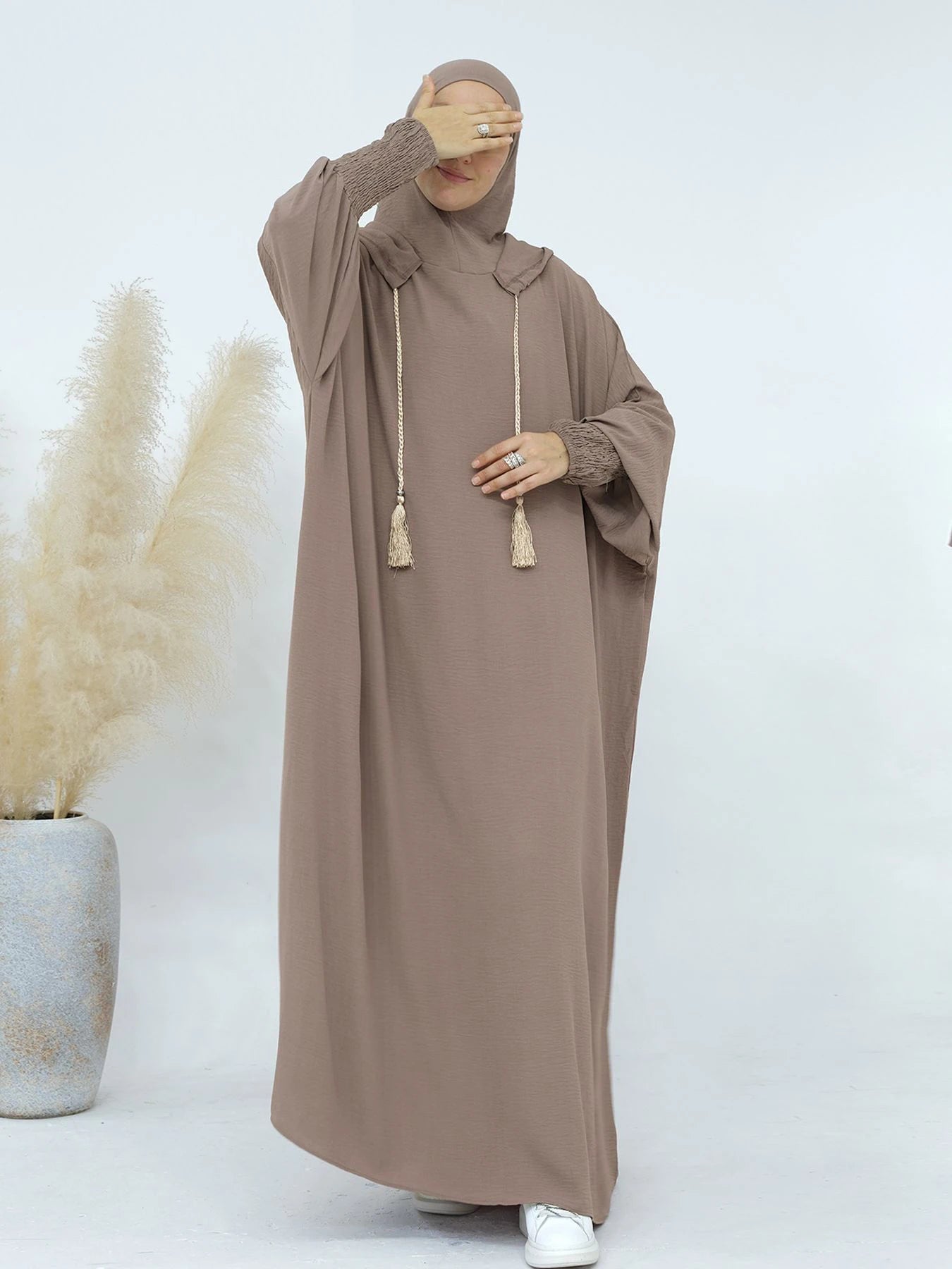 Abayas à pompons pour femmes musulmanes, vêtements de prière du Ramadan, Jalaba à capuche, manches chauve-souris décontractées solides, robe arabe financièrement, Djellab Eid