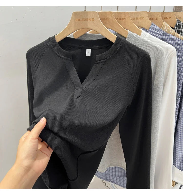 T-shirt basique ajusté à col en V et manches longues pour femme, style coréen, polyvalent, simple, couche de base, décontracté, collection 2026