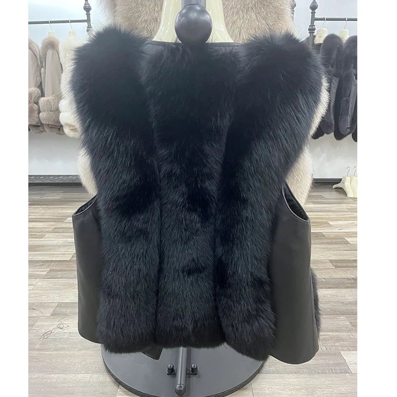 Gilet en fourrure de renard véritable pour femmes — fourrure naturelle, cuir, fermeture éclair, automne/hiver 2024