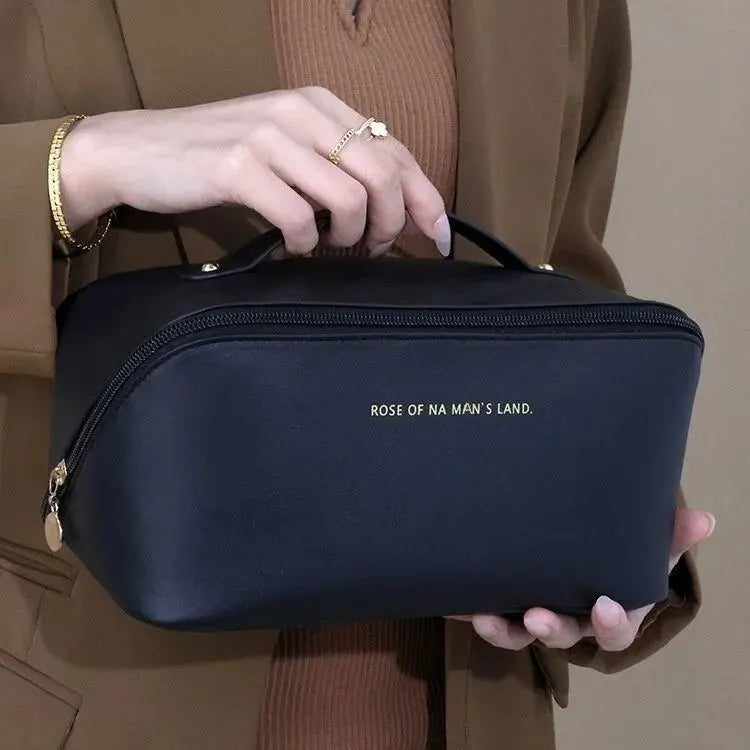 Trousse de Maquillage de Luxe Femme — Toilette, Poudres & Cosmétiques Voyage