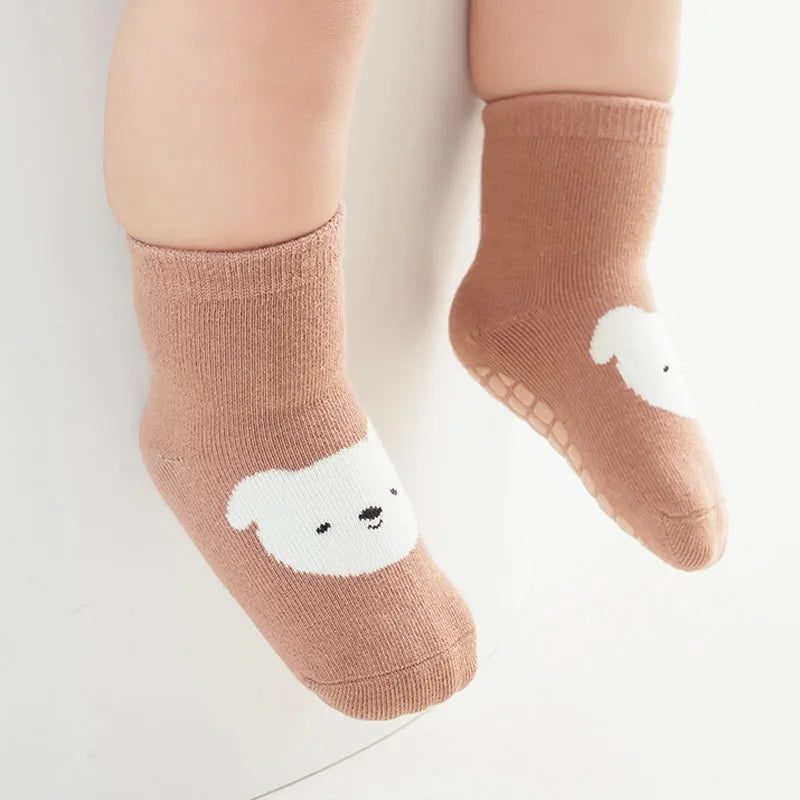 6 paires de chaussettes antidérapantes pour enfants, chaussettes de sol confortables à motif de renard et d'ours de dessin animé mignon pour garçons et filles