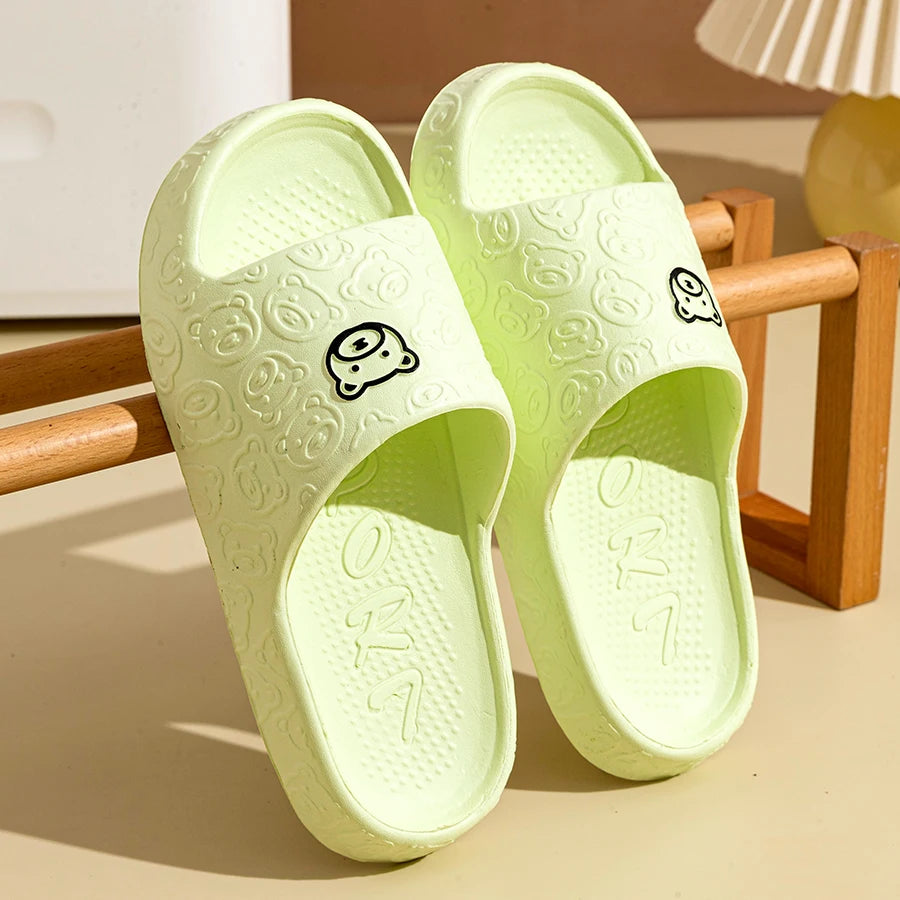 Pantuflas de verano para hombre y mujer, sandalias estampadas de osito, para baño interior, antideslizantes, suaves, zapatos casuales para dormitorio, para pareja