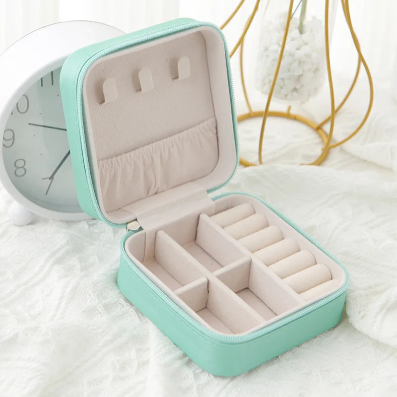 Portable jewelry storage box, jewelry storage box, earrings, necklaces, rings, layered mini jewelry display case