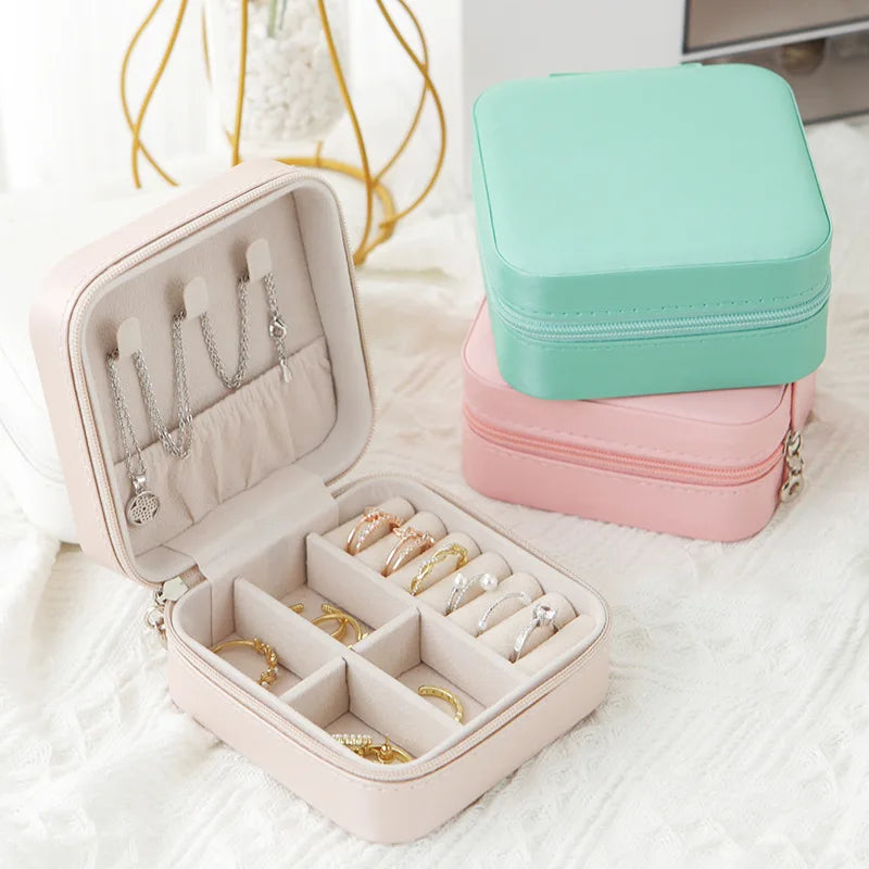 Portable jewelry storage box, jewelry storage box, earrings, necklaces, rings, layered mini jewelry display case