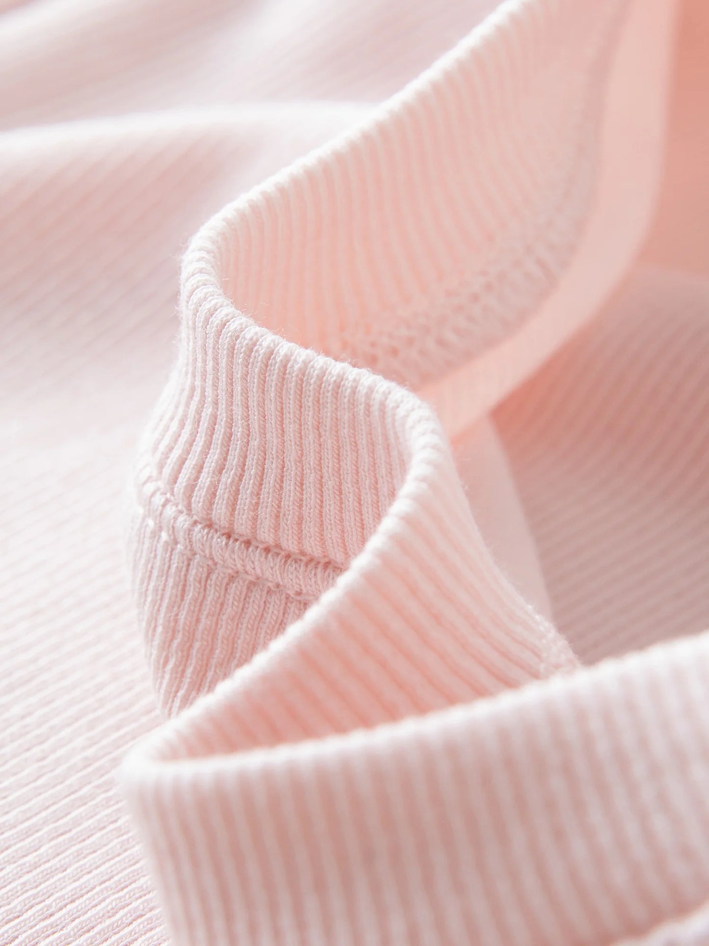 T-shirt femme en piqué ajusté et polyvalent — printemps 2026, coton ajusté, manches courtes