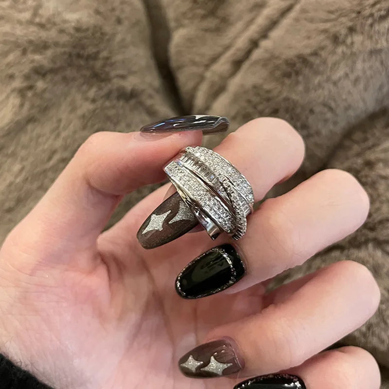 Bague en zircon cubique incrusté pour femmes — anneau ouvert, design croisé classique, bijoux de mariée, fiançailles, mariage