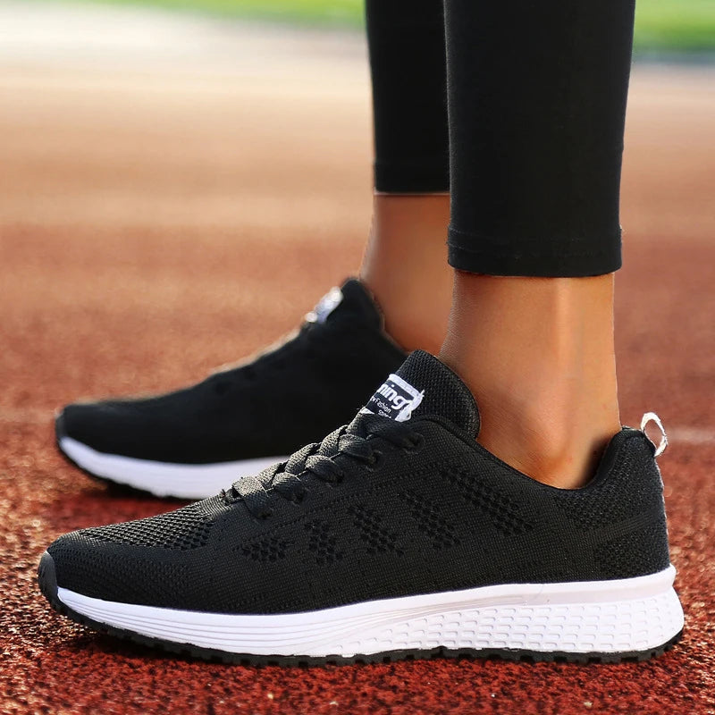 Women's fashion lace-up sneakers, designer women's athletic shoes, breathable shoes, original women's tennis shoes.