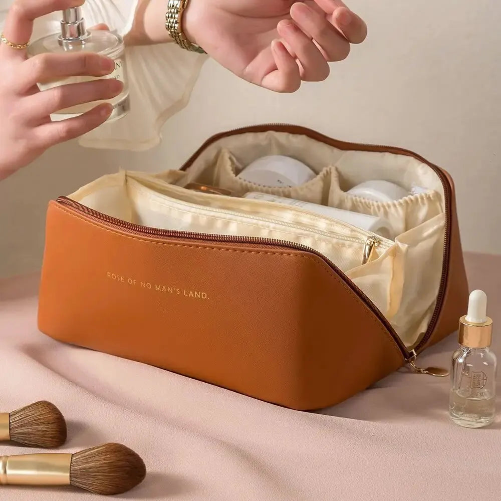 Trousse de Maquillage de Luxe Femme — Toilette, Poudres & Cosmétiques Voyage