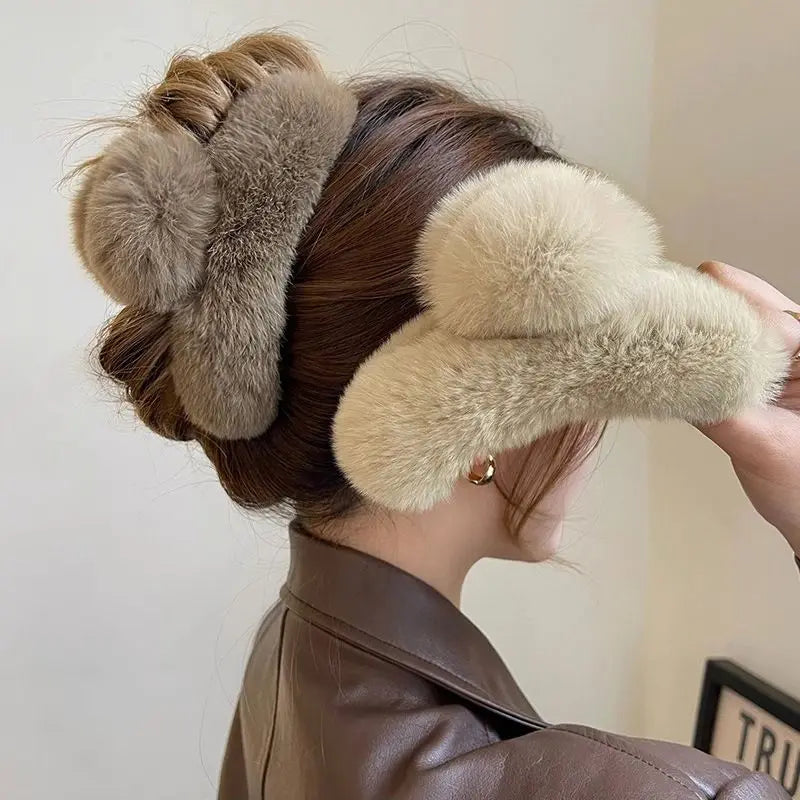 Grande pince en peluche avec une sensation haut de gamme, pince à cheveux poilue d'automne et d'hiver, tempérament féminin et coiffure, 1/2 pièces