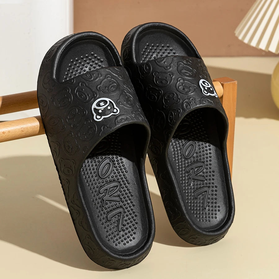 Pantuflas de verano para hombre y mujer, sandalias estampadas de osito, para baño interior, antideslizantes, suaves, zapatos casuales para dormitorio, para pareja