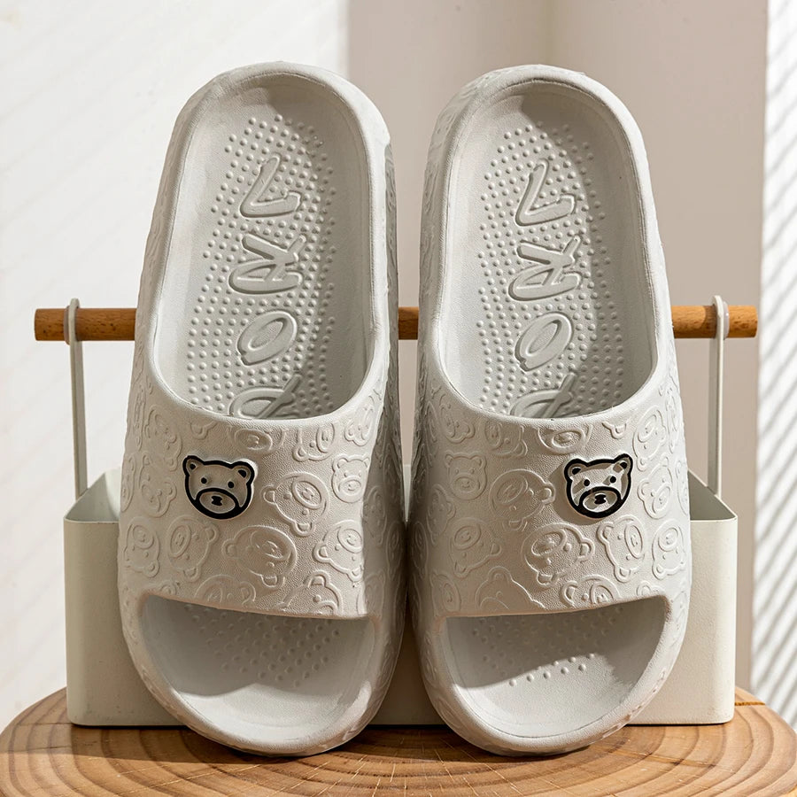 Pantuflas de verano para hombre y mujer, sandalias estampadas de osito, para baño interior, antideslizantes, suaves, zapatos casuales para dormitorio, para pareja