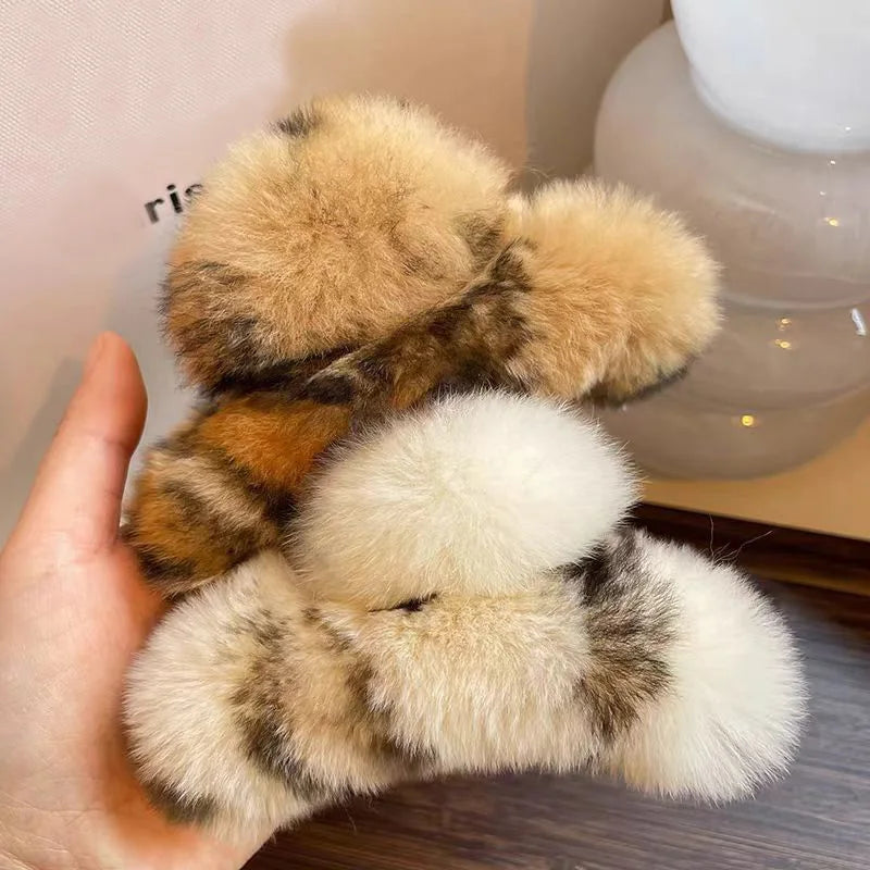 Grande pince en peluche avec une sensation haut de gamme, pince à cheveux poilue d'automne et d'hiver, tempérament féminin et coiffure, 1/2 pièces