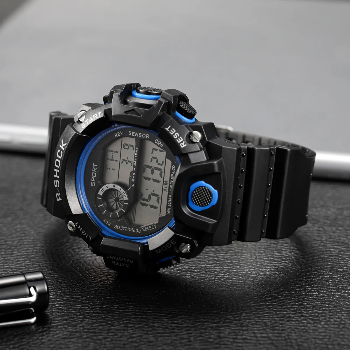 Montre pour hommes de mode sport montre-bracelet électronique grand cadran multifonctionnel étanche alarme lumineuse enfants montre militaire pour hommes