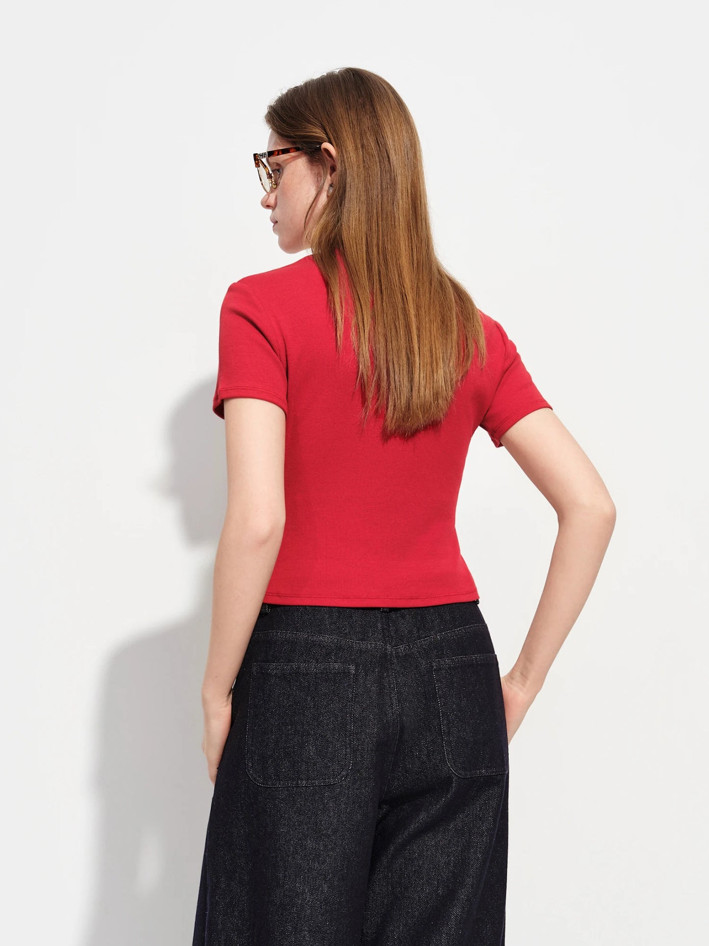 T-shirt femme en piqué ajusté et polyvalent — printemps 2026, coton ajusté, manches courtes