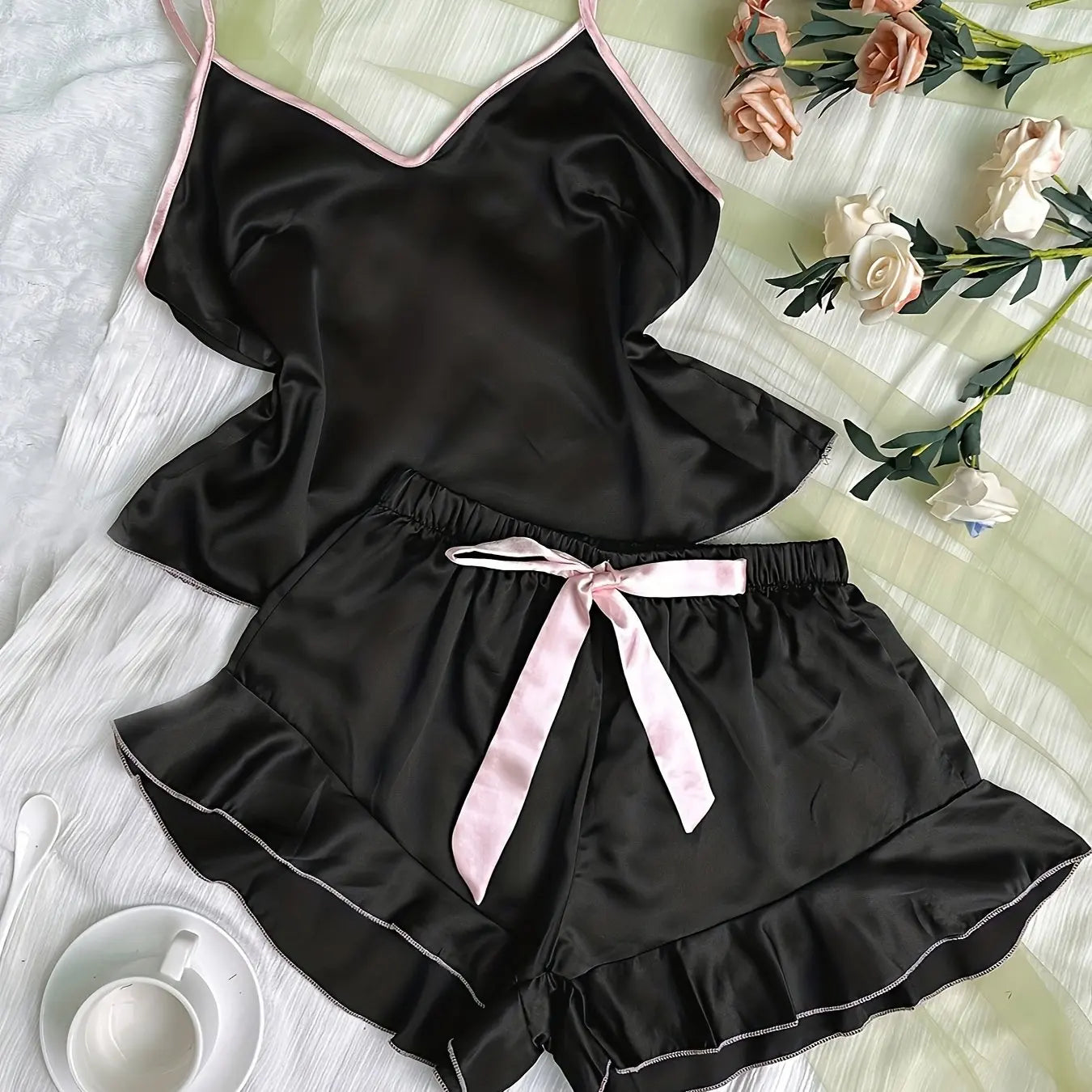 Pijama de satén liso para mujer, camiseta con cuello en V, bordes con volantes y shorts con lazo, conjunto de pijama simple y transpirable, ropa de casa con tirantes