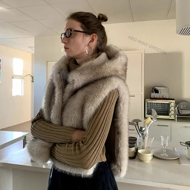 Gilet en fausse fourrure de renard pour femme — dégradé, capuche, sans manches, automne hiver