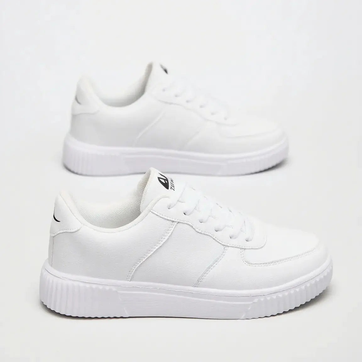 Moda cuero hombres blanco zapatillas transpirables confort clásico zapatos casuales hombres zapatos para caminar al aire libre zapatos de pareja talla 36-45