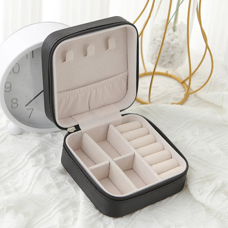 Portable jewelry storage box, jewelry storage box, earrings, necklaces, rings, layered mini jewelry display case
