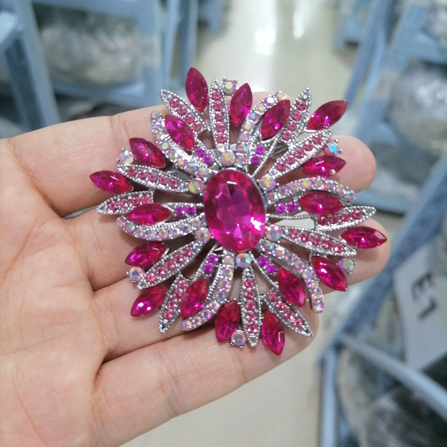 European and American Brooch, Trendy Style, Metal Alloy, Pearl, Rhinestone, Flower, Oil Drop, Corsage for Women