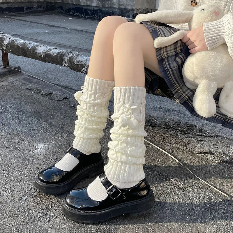 Calcetines cálidos de invierno Lolita, calcetines de punto para piernas cálidas, cubrepies de punto de bola de lana, calentadores de piernas con bolas para mujer