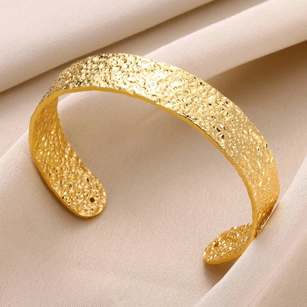 Bracelets d'ouverture à motif de bosse classique exquis pour femmes, manchette, couleur or, acier inoxydable, ornement à main, cadeau