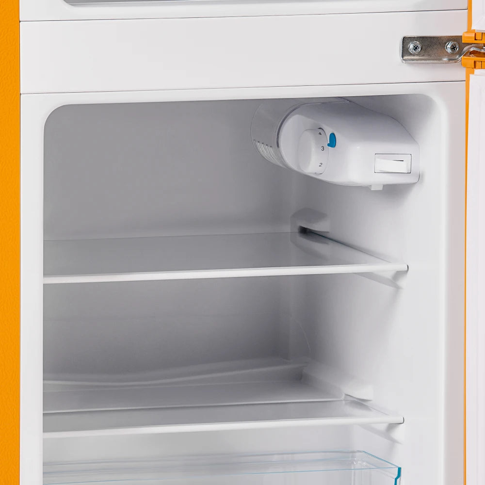 Frigorífico combi retro 45,5 cm de ancho, 2 puertas, 60 litros de volumen total, volumen de congelador 22 litros. 102 KWh/año,