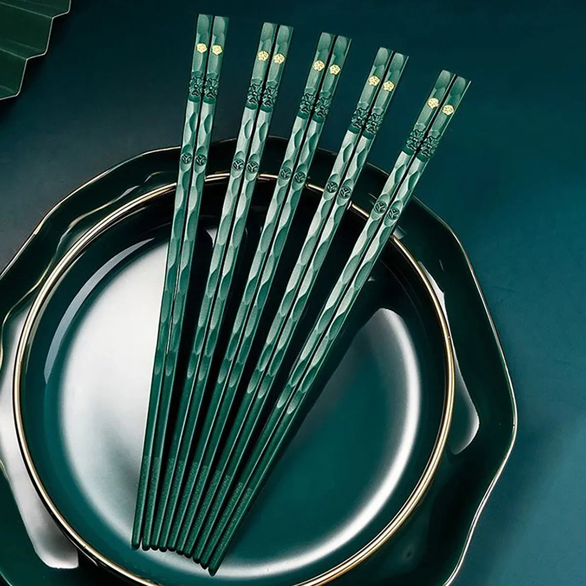 Palillos chinos reutilizables, 5 pares, palillos de sushi de aleación antideslizantes, aptos para lavavajillas, palillos de grado alimenticio con forma de bambú