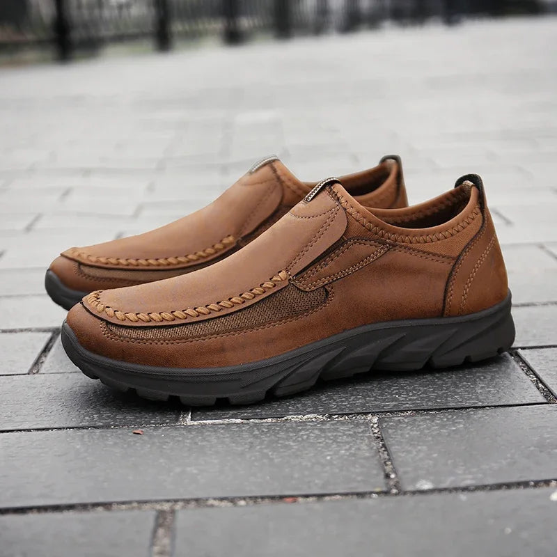 Zapatos de cuero casuales para hombre, mocasines ligeros transpirables para caminar, zapatillas de moda sin cordones, cómodas, para conducir