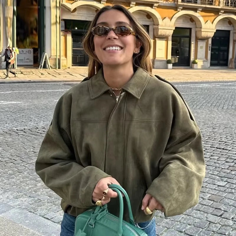 Veste bomber femme en daim — revers, fermeture éclair, manches longues, recadrée, 2025