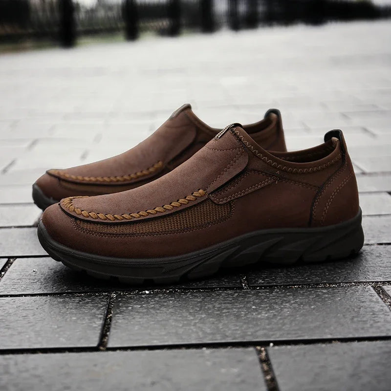 Zapatos de cuero casuales para hombre, mocasines ligeros transpirables para caminar, zapatillas de moda sin cordones, cómodas, para conducir