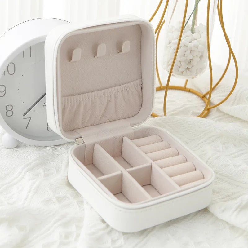 Portable jewelry storage box, jewelry storage box, earrings, necklaces, rings, layered mini jewelry display case
