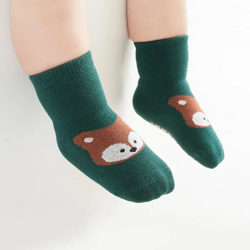 6 paires de chaussettes antidérapantes pour enfants, chaussettes de sol confortables à motif de renard et d'ours de dessin animé mignon pour garçons et filles