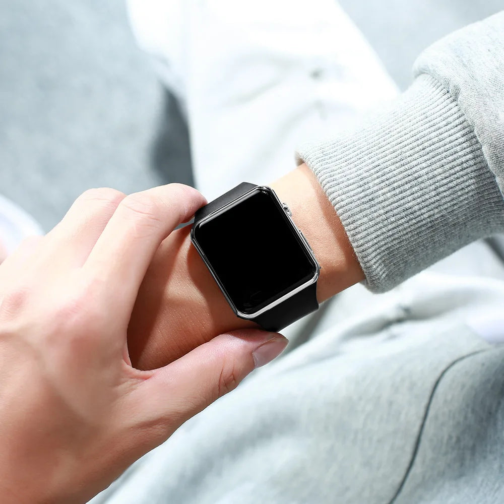 Montre Numérique Sport LED Silicone — Décontractée Mode Homme Femme