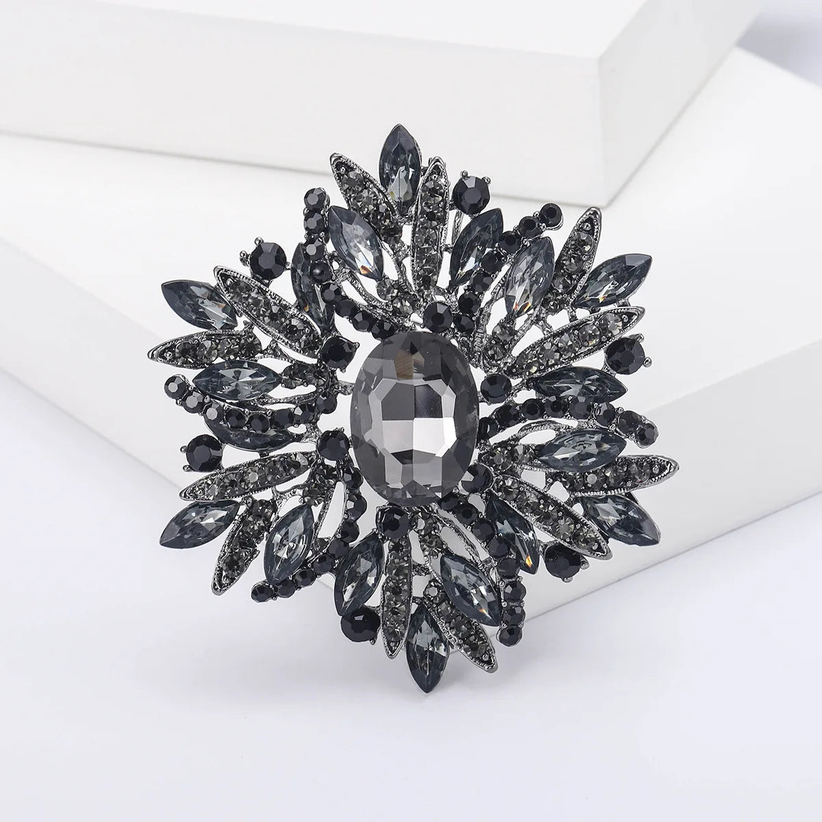 European and American Brooch, Trendy Style, Metal Alloy, Pearl, Rhinestone, Flower, Oil Drop, Corsage for Women