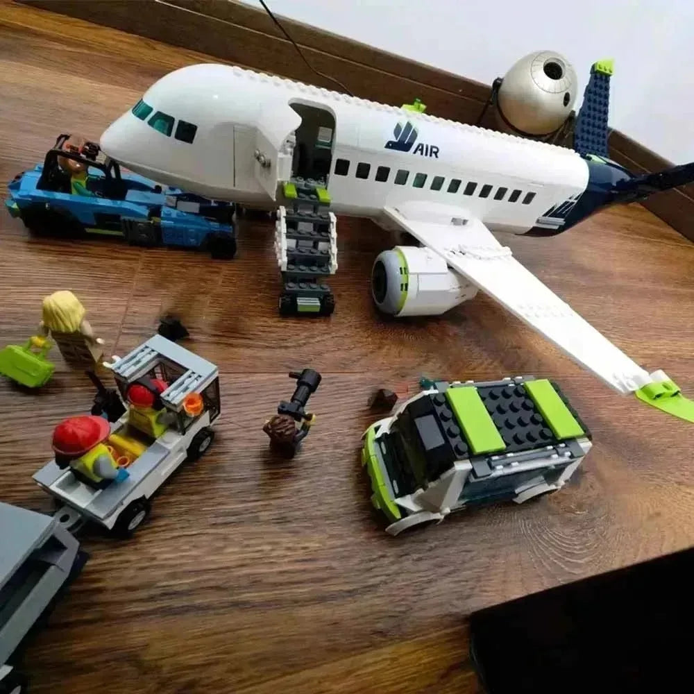 Bloques de construcción para niños, avión de pasajeros compatible con 60367, 913 piezas, cabina que se puede abrir y cerrar, adecuado para fiestas de cumpleaños