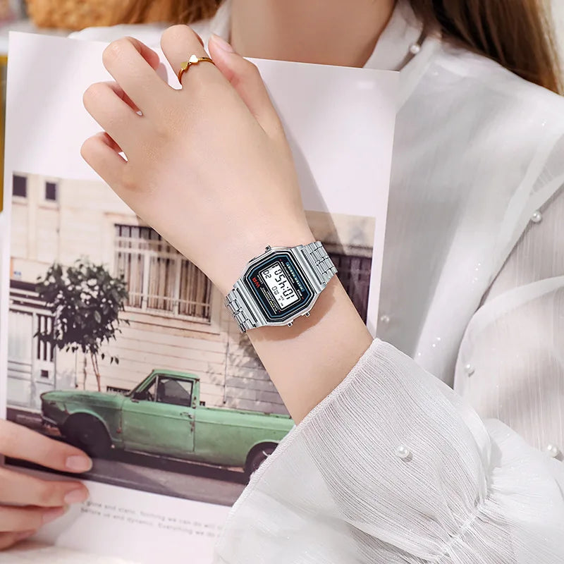 Montre Or Rose Numérique Rétro — Affichage Électronique Style Vintage