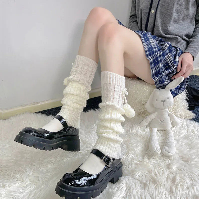 Calcetines cálidos de invierno Lolita, calcetines de punto para piernas cálidas, cubrepies de punto de bola de lana, calentadores de piernas con bolas para mujer