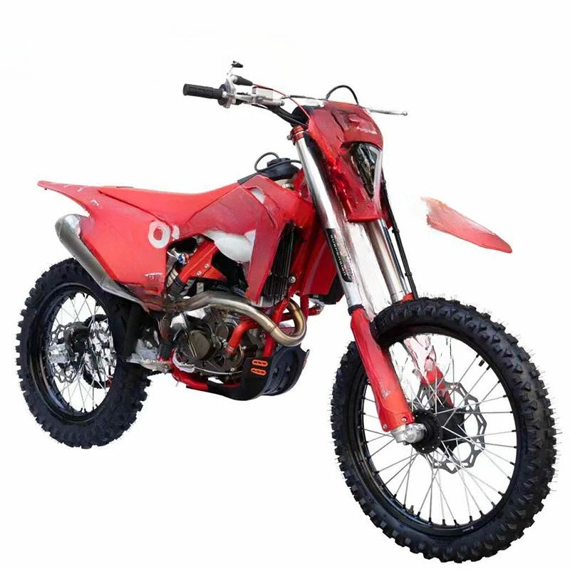 Moto Tout-Terrain de Montagne Refroidie par Eau — Véhicule de Course à Essence