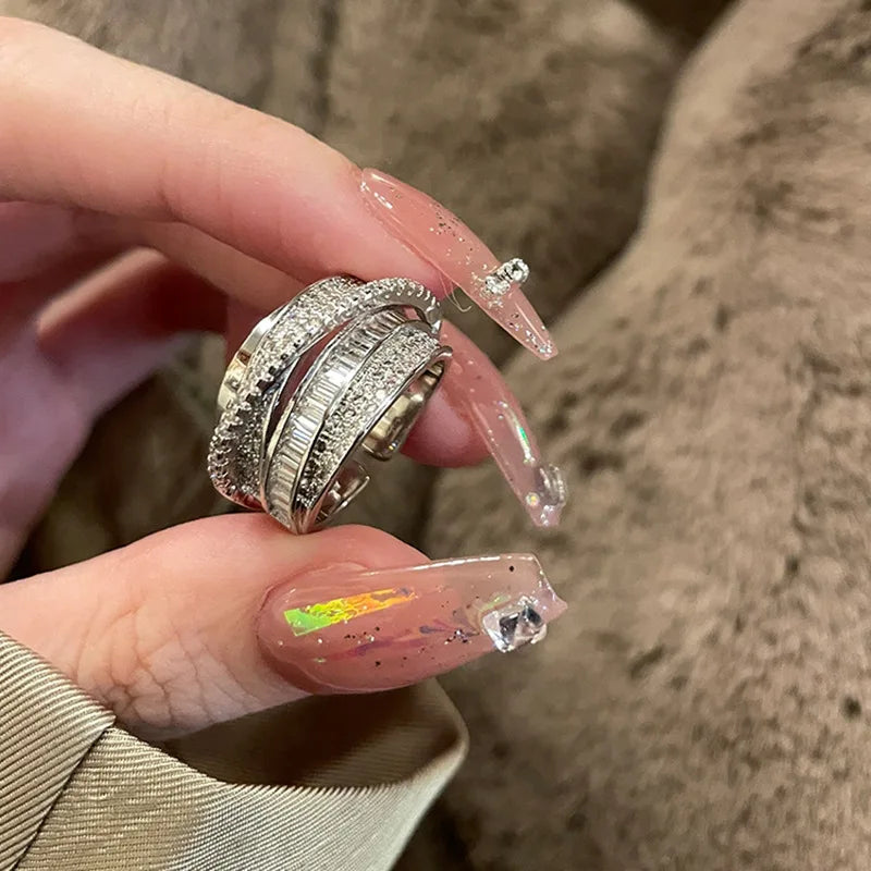 Bague en zircon cubique incrusté pour femmes — anneau ouvert, design croisé classique, bijoux de mariée, fiançailles, mariage