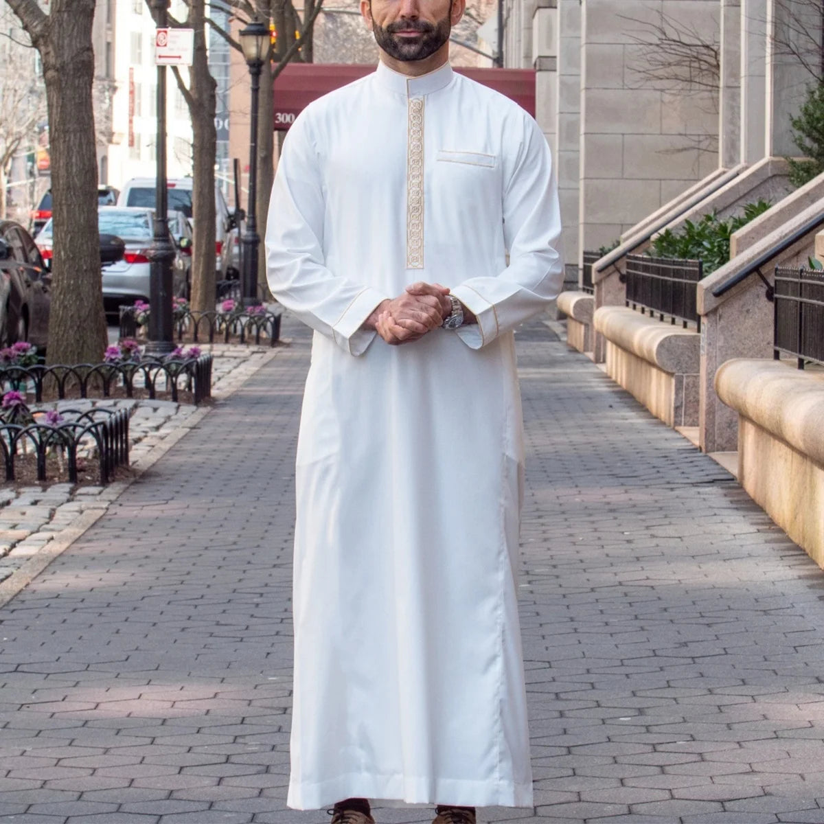 Thobe pour hommes marocain, manches longues style ethnique brodé col montant conception de fermeture éclair hommes musulmans à la mode Abaya fest arabe