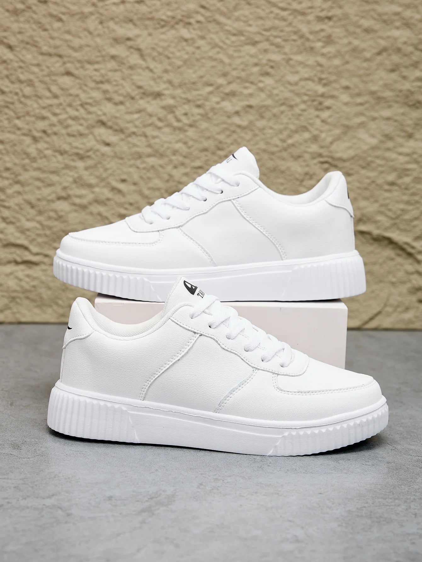 Moda cuero hombres blanco zapatillas transpirables confort clásico zapatos casuales hombres zapatos para caminar al aire libre zapatos de pareja talla 36-45