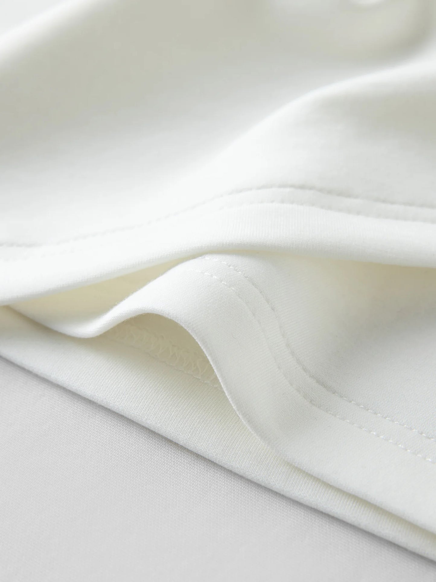 T-shirt femme asymétrique plissé — taille définie, printemps 2026, col en V, manches courtes